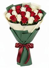 Букет Микс из красных и белых роз в Алексеевке Белгородской области