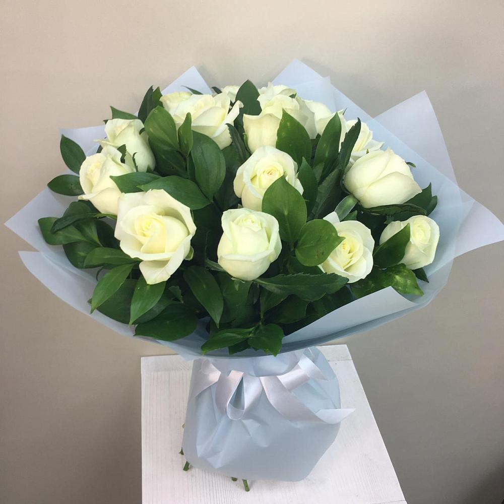 Букет 15 Белых роз Проуд в Алексеевке Белгородской области