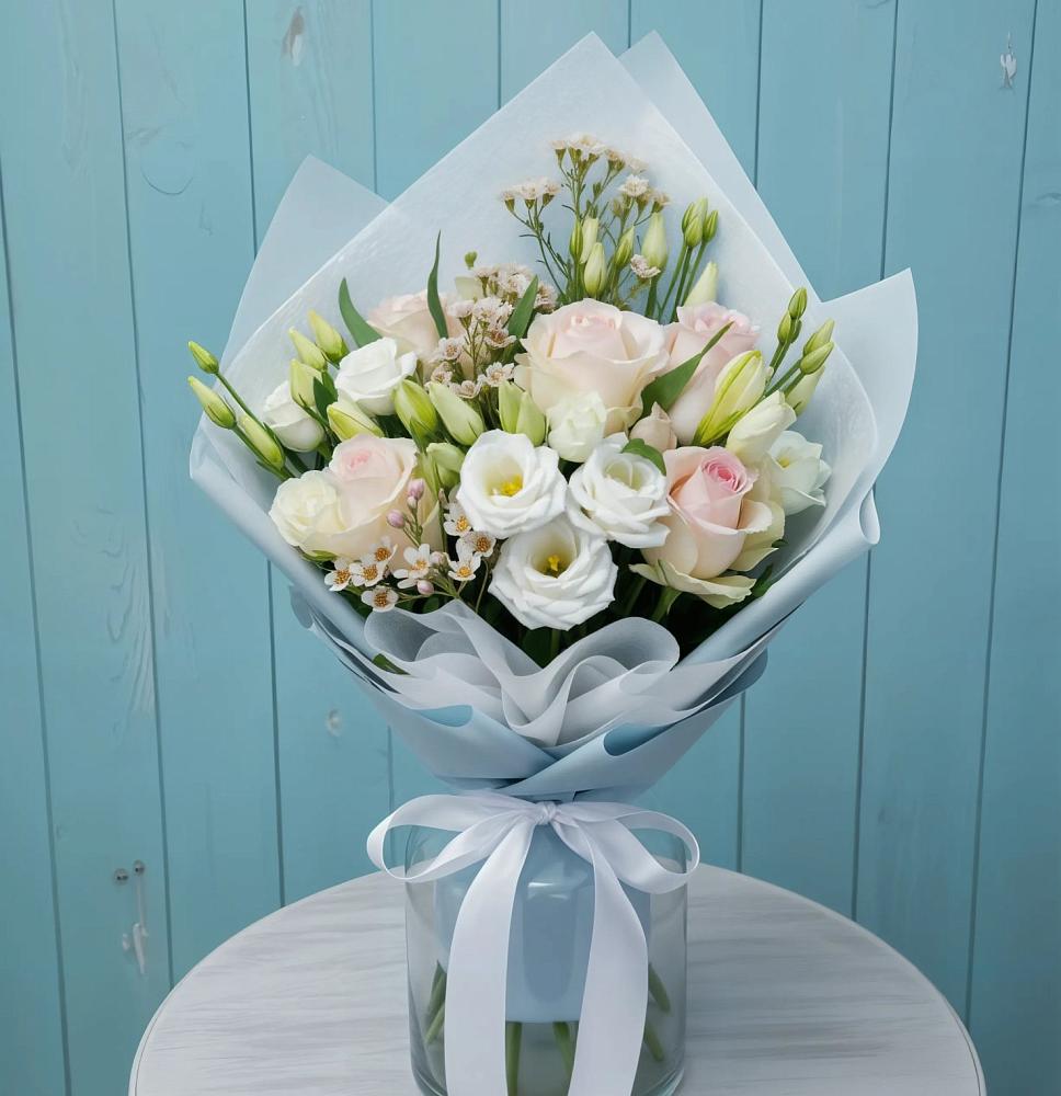 Букет цветов из: Розы и Лизиантусы в Алексеевке Белгородской области