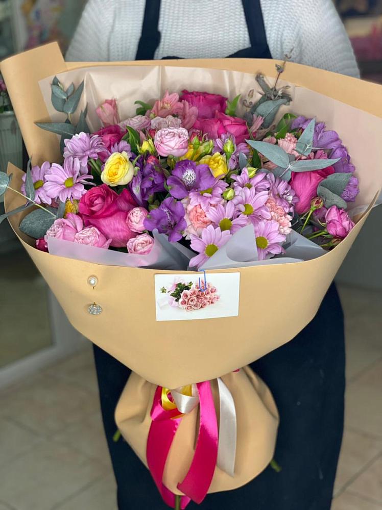 Букет цветов из: Хризантемы, Гвоздики и Альстромерии в Алексеевке Белгородской области