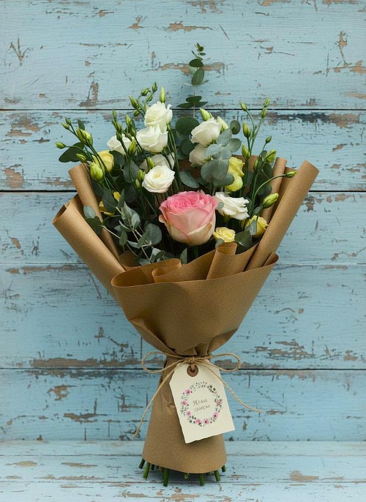 Букет цветов из: Розы и Лизиантусы в Алексеевке Белгородской области