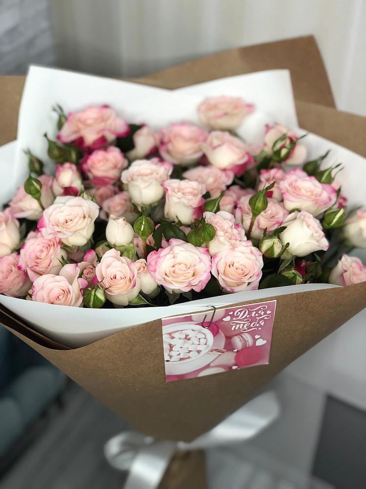 Букет цветов из: Розы в Алексеевке Белгородской области