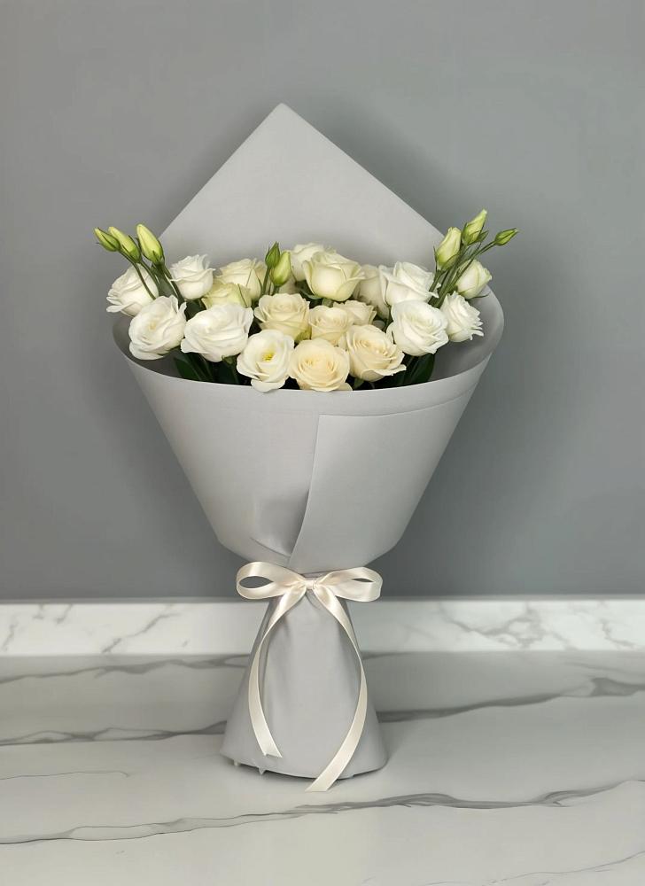 Букет цветов из: Розы и Лизиантусы в Алексеевке Белгородской области