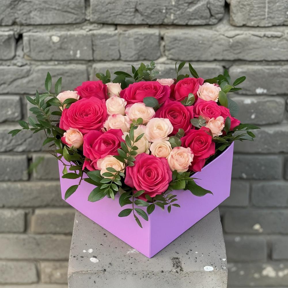 Цветочная композиция из Розы в коробке в Алексеевке Белгородской области