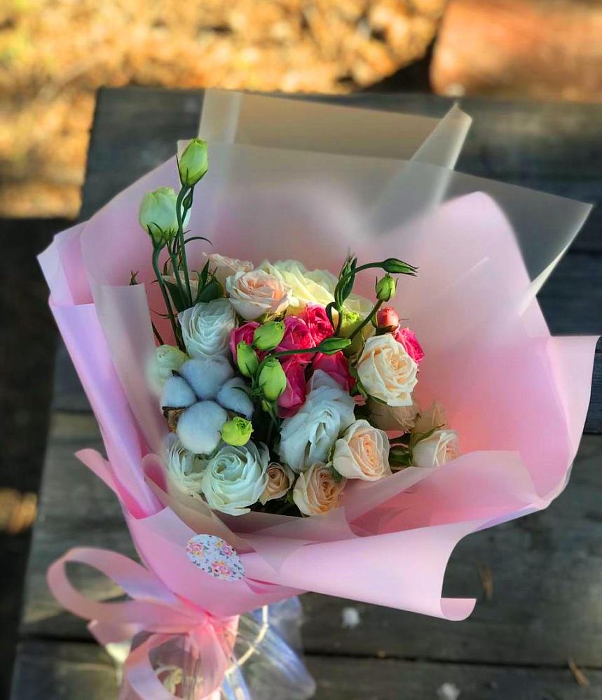 Букет цветов из: Розы и Лизиантусы в Алексеевке Белгородской области