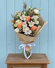 Букет цветов из:  Альстромерии, Лизиантусы, Розы и Хризантемы #REPLACE_PRED# Алексеевке Белгородской области