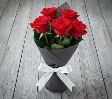 Букет 5 Красных роз Эдлесс Лав в Алексеевке Белгородской области