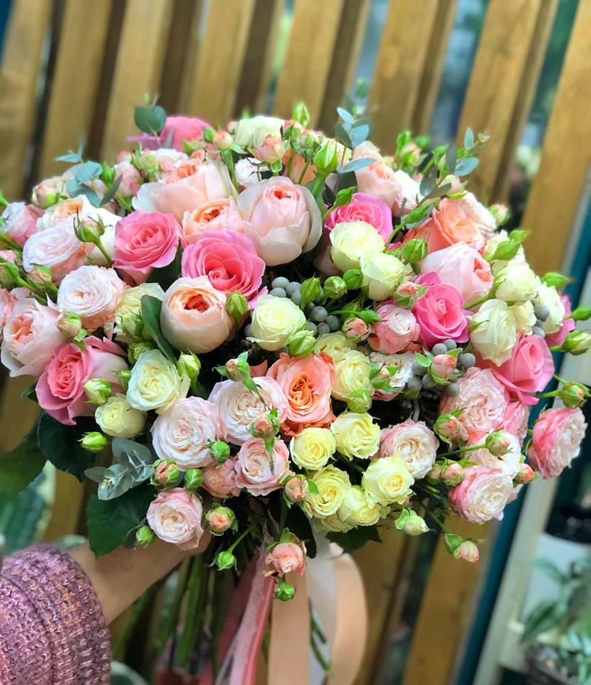 Букет цветов из: Розы в Алексеевке Белгородской области