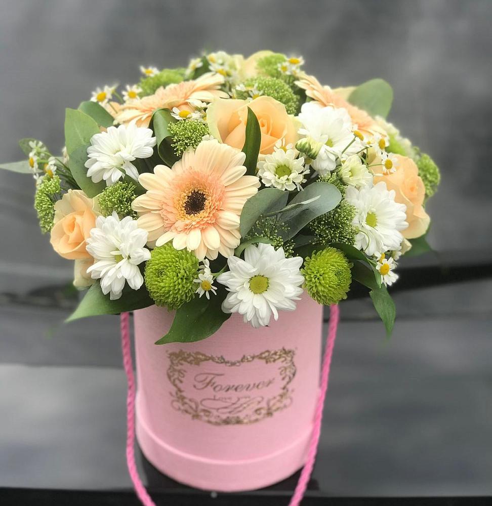 Цветочная композиция из Розы, Герберы и Хризантемы в шляпной коробке в Алексеевке Белгородской области