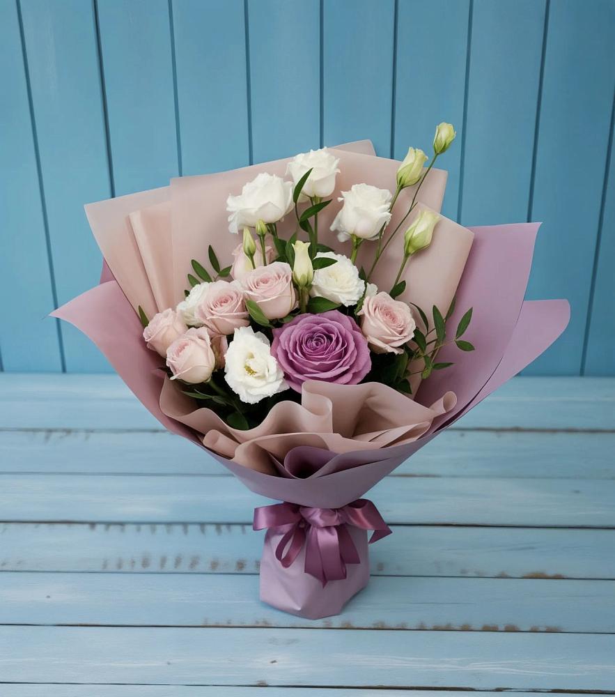 Букет цветов из: Розы и Лизиантусы в Алексеевке Белгородской области